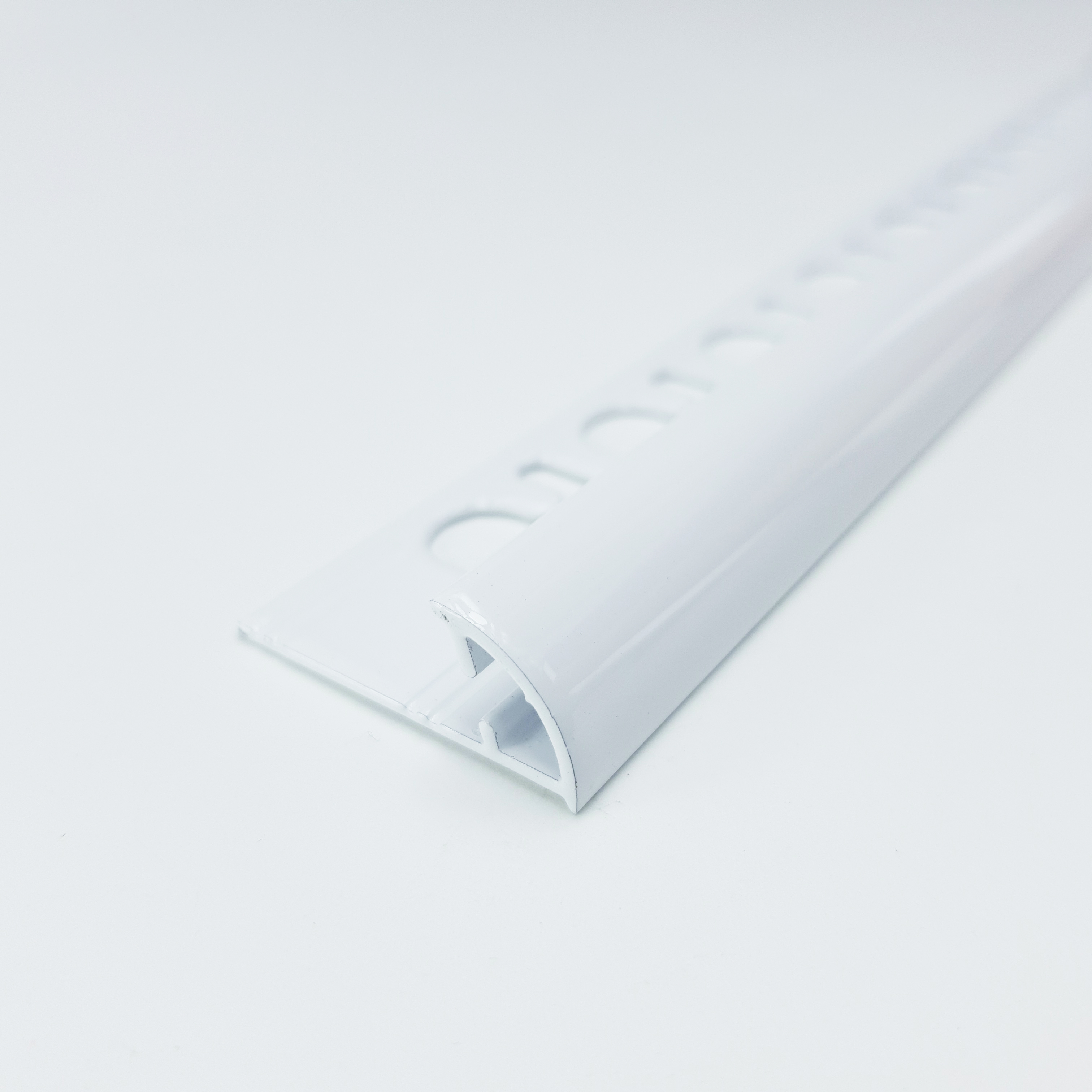 PJA 125-01 - Профиль PROJOLLY H= 12,5 мм, алюминий окрашенный, цвет белый, длина 2700 мм