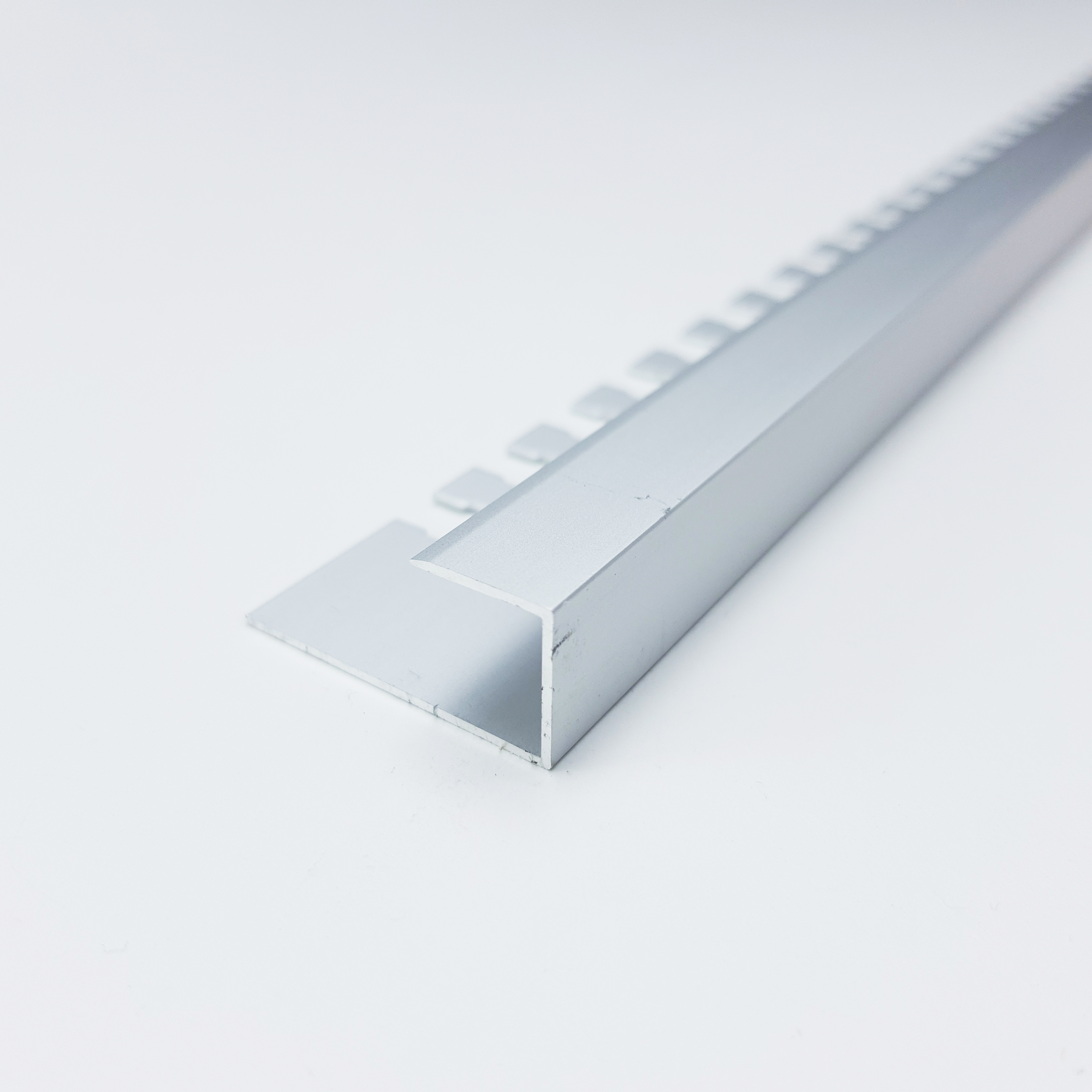 ПО-П10 П-образный профиль для плитки до 10 мм, алюминий анодированный, цвет серебро, длина 2700 мм