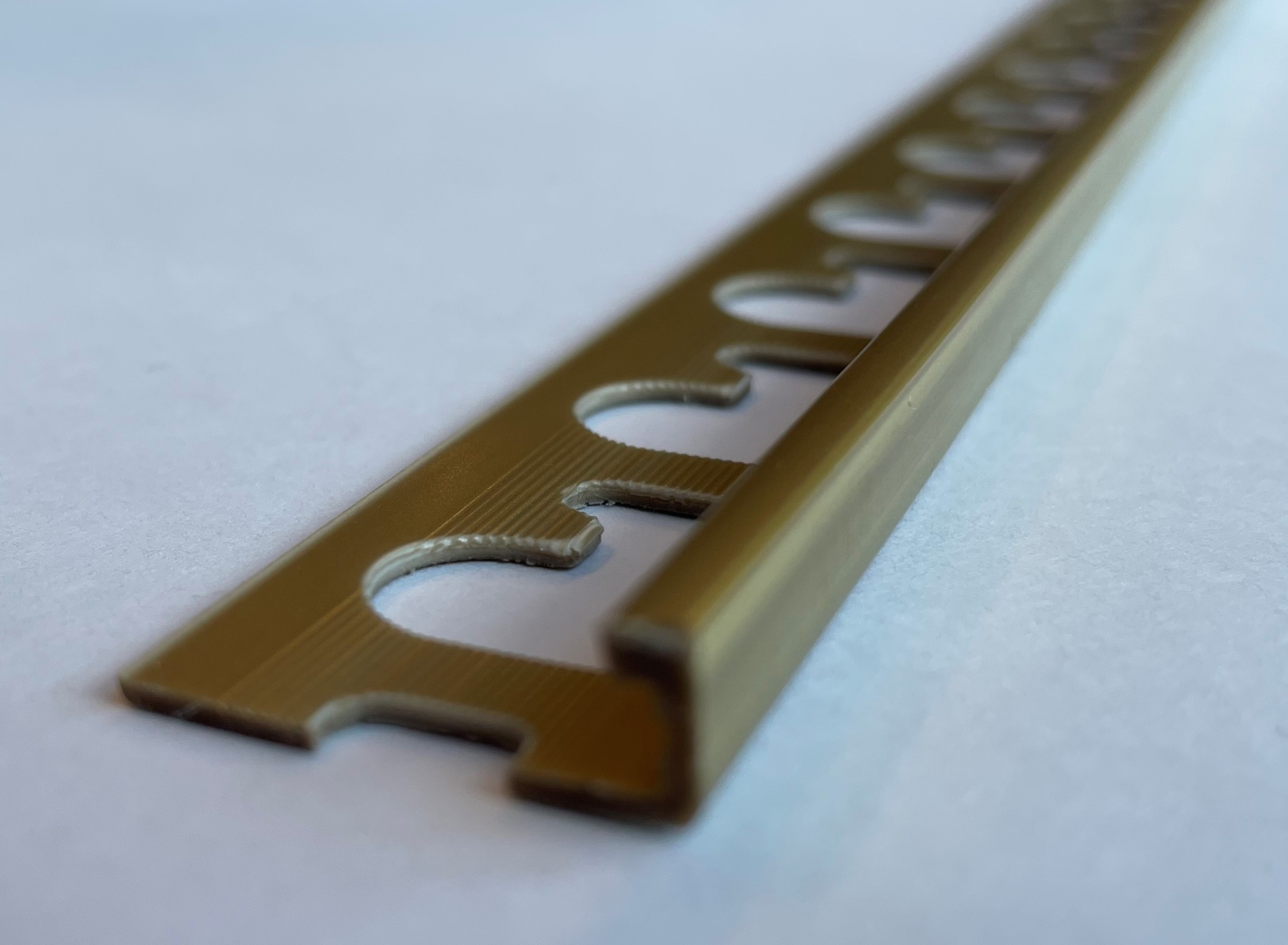 PT 10-08 L-образный профиль PROTERMINAL H= 10 мм, ПВХ окрашенный, цвет золото, длина 2700 мм