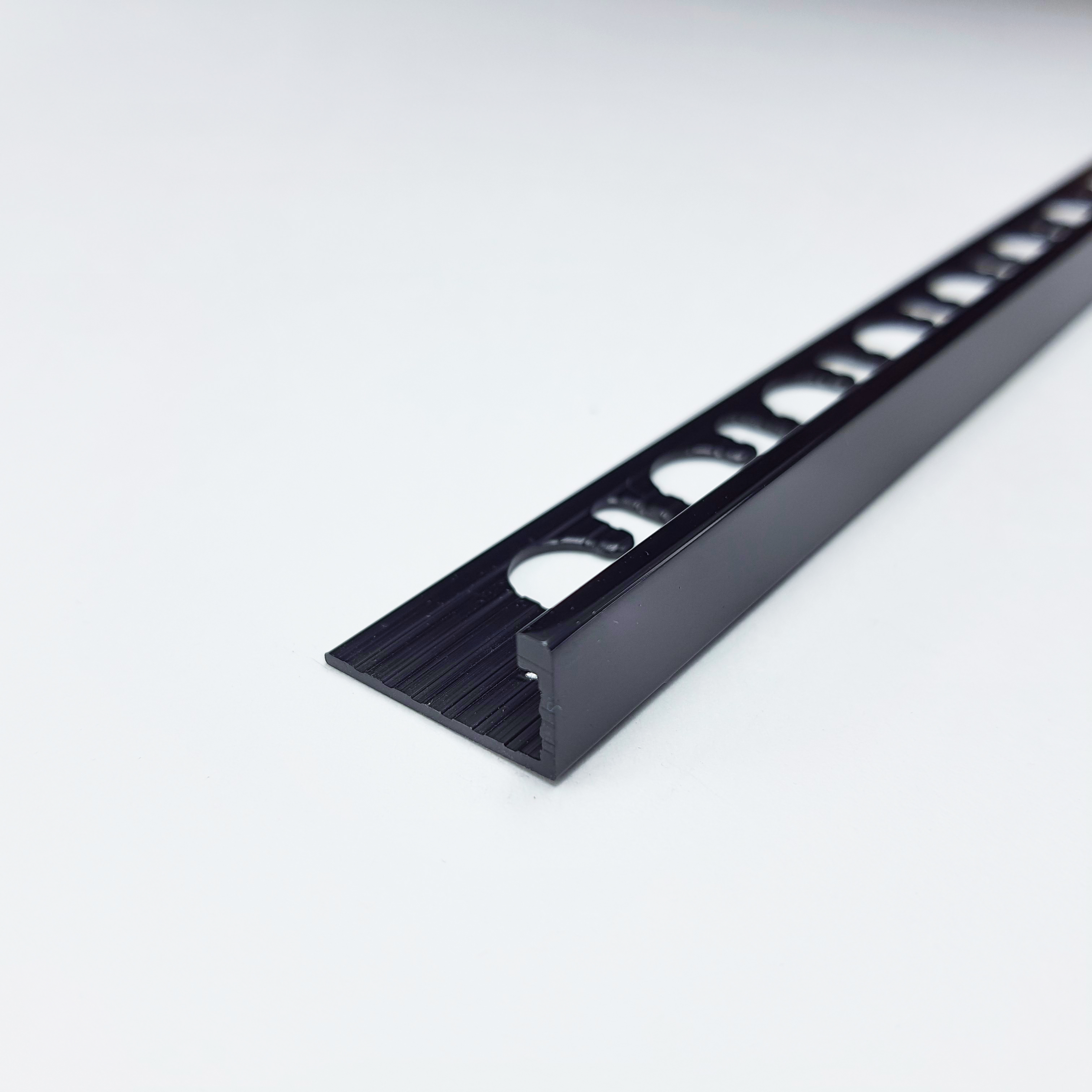 PTBN 10 L-образный профиль PROTERMINAL H= 10 мм, алюминий блестящий, цвет чёрный, длина 2700 мм