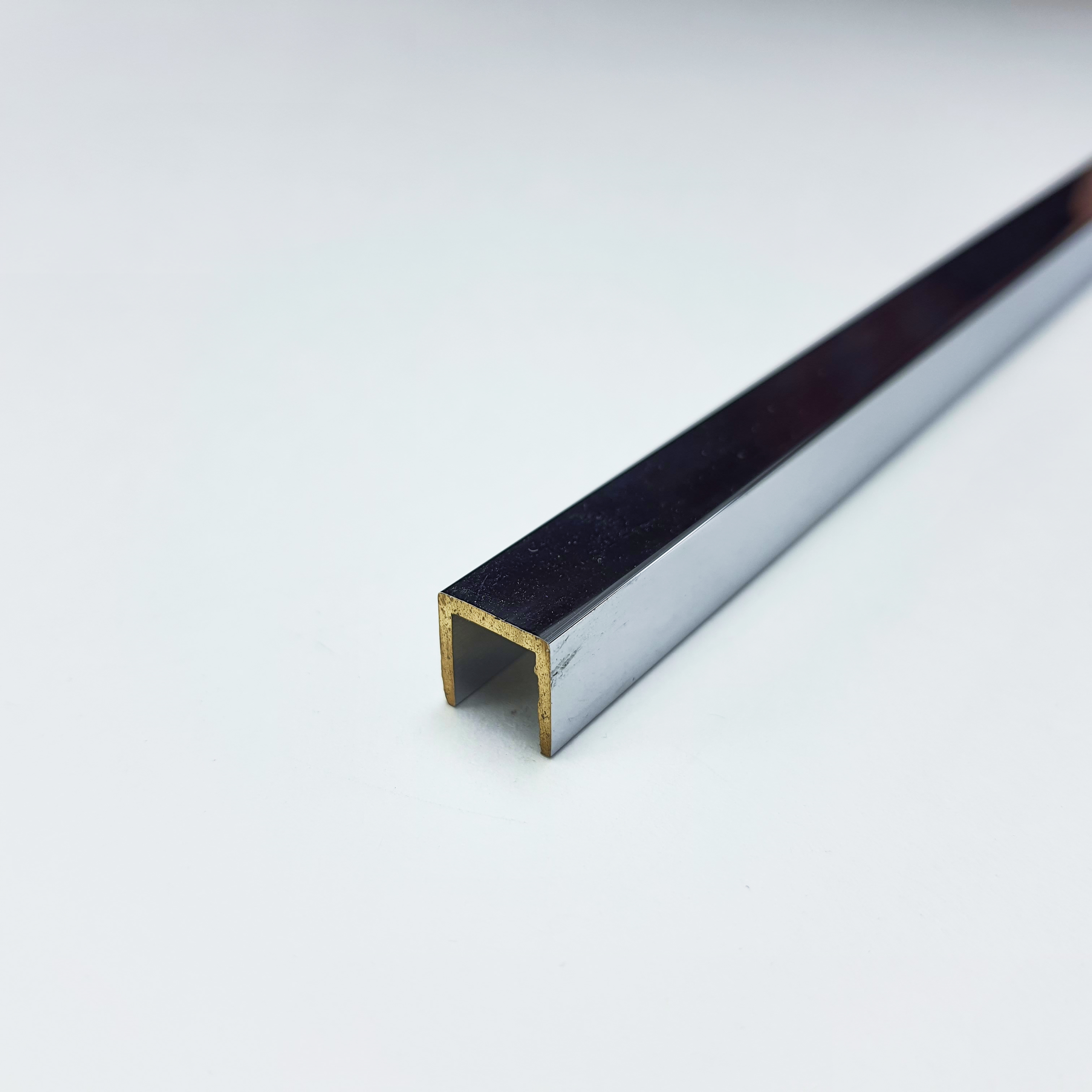 PCLOC 10 П-образный профиль PROCANAL 10х10 мм, латунь хромированная, длина 2700 мм