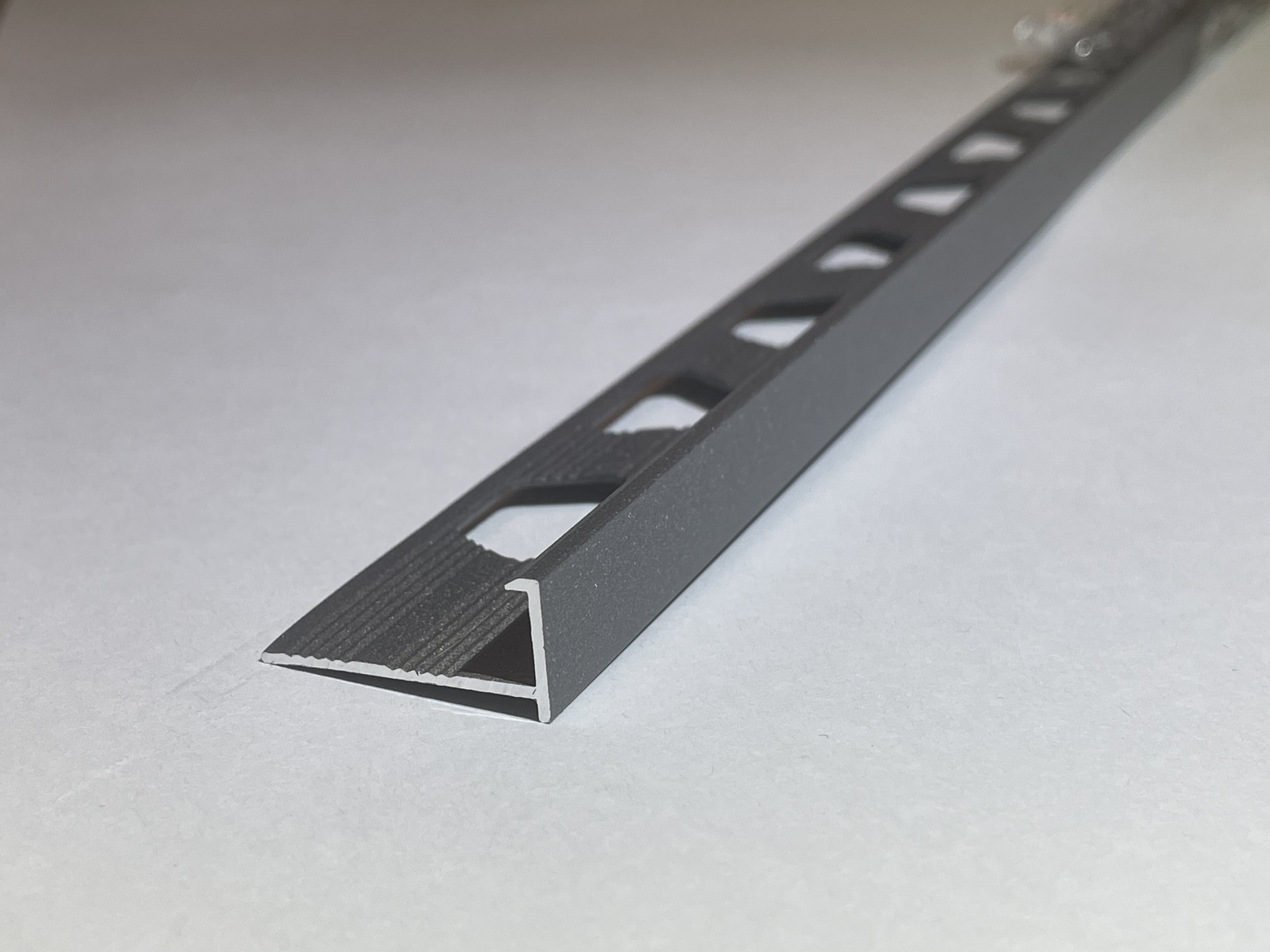 ПО-203 Г-профиль под плитку H= 12 мм, алюминий матовый, цвет серый муар, длина 2700 мм