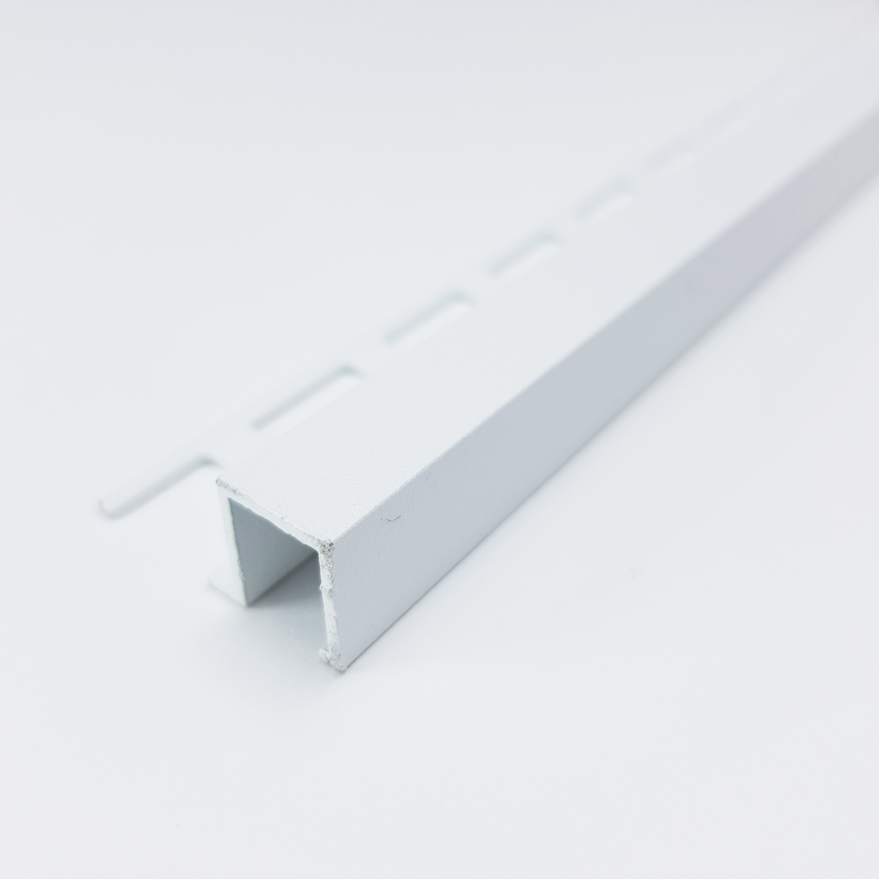 ПК 11-8.2700.16 П-профиль для плитки до 8 мм, алюминий окрашенный, цвет белый, длина 2700 мм