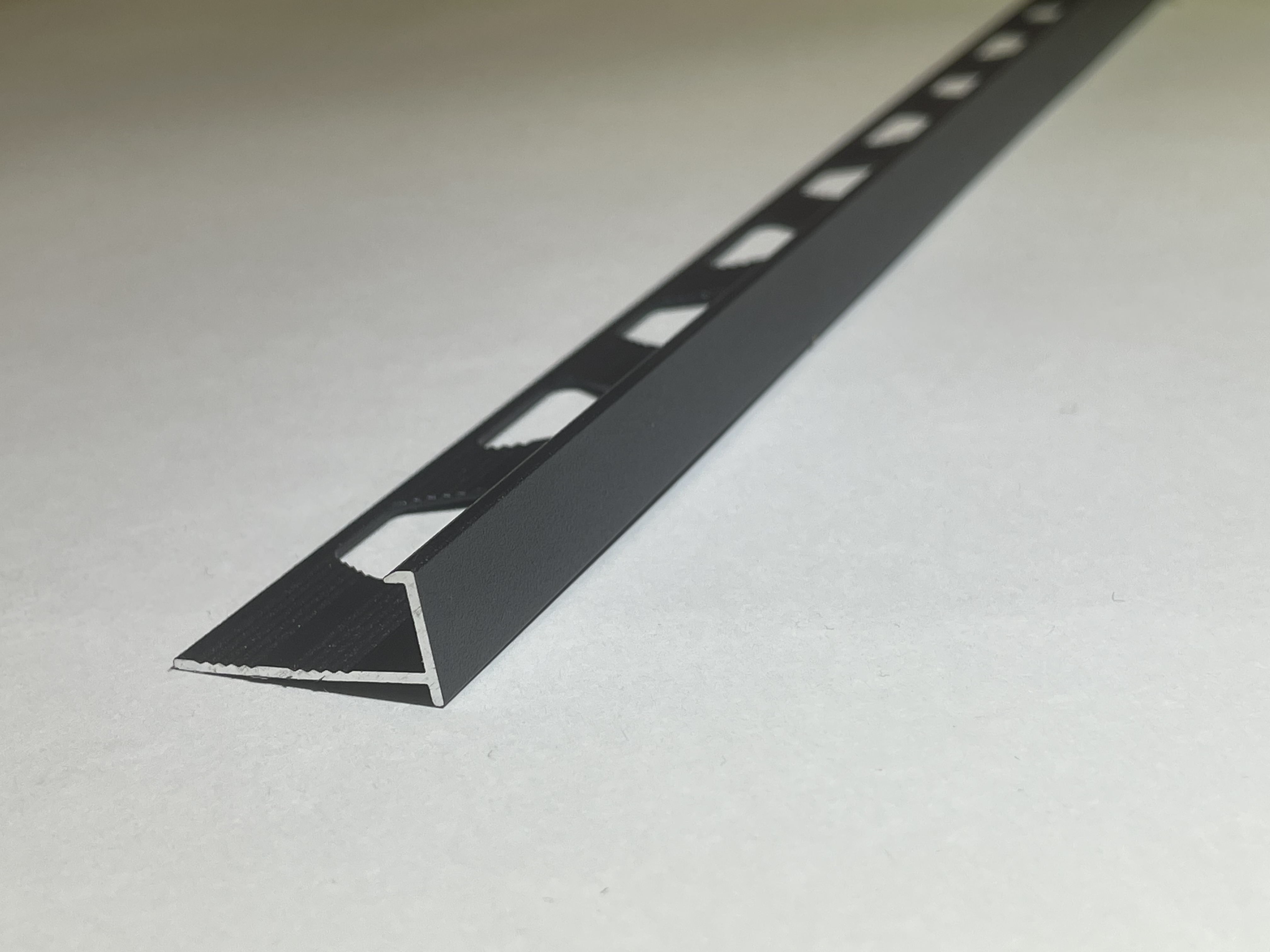 ПО-202 Г-профиль под плитку H= 8 мм, алюминий матовый, цвет чёрный муар, длина 2700 мм