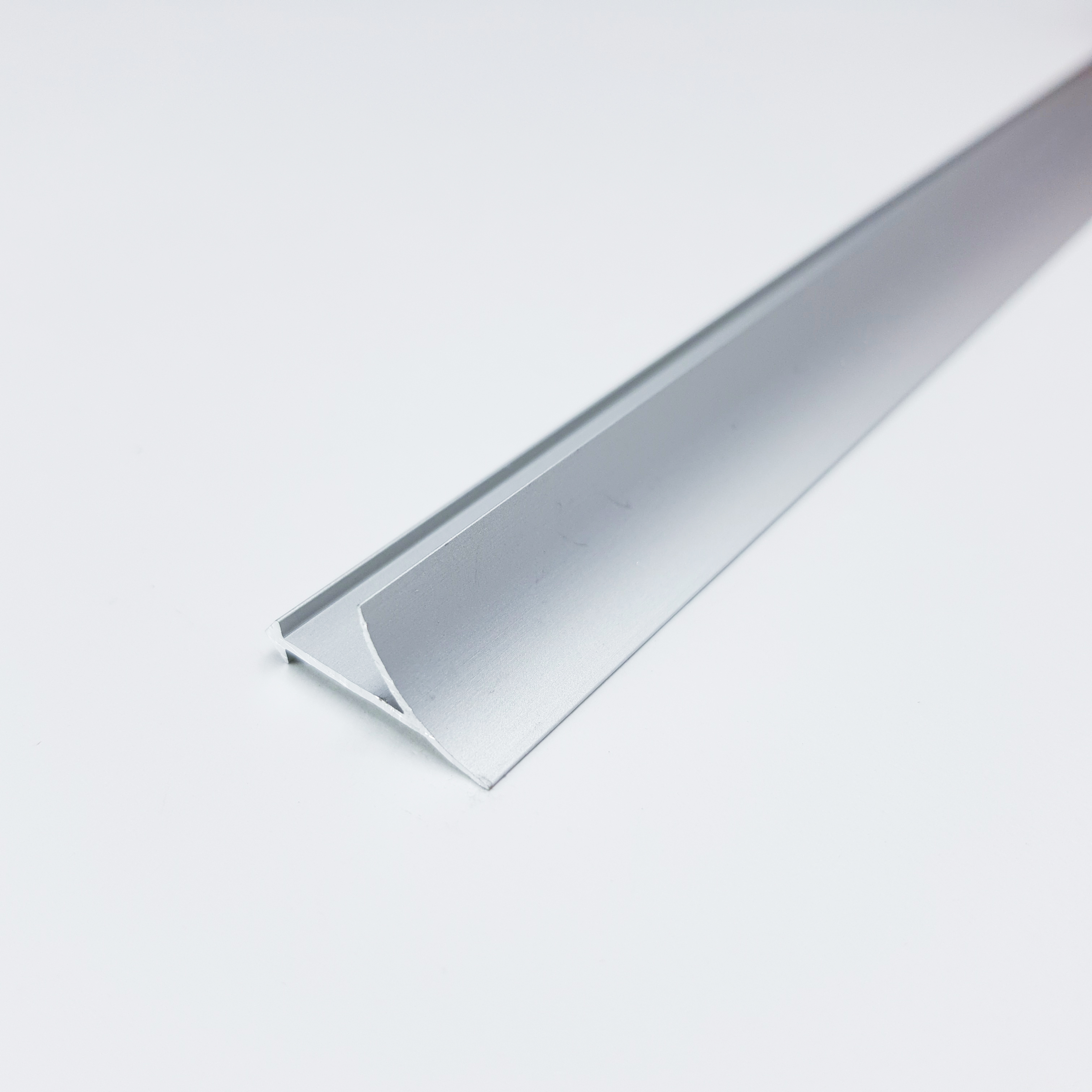 ПК 06-1.2700.01л Профиль для любой пликти (внутрен угол), алюминий анод, цвет серебро, длина 2700 мм