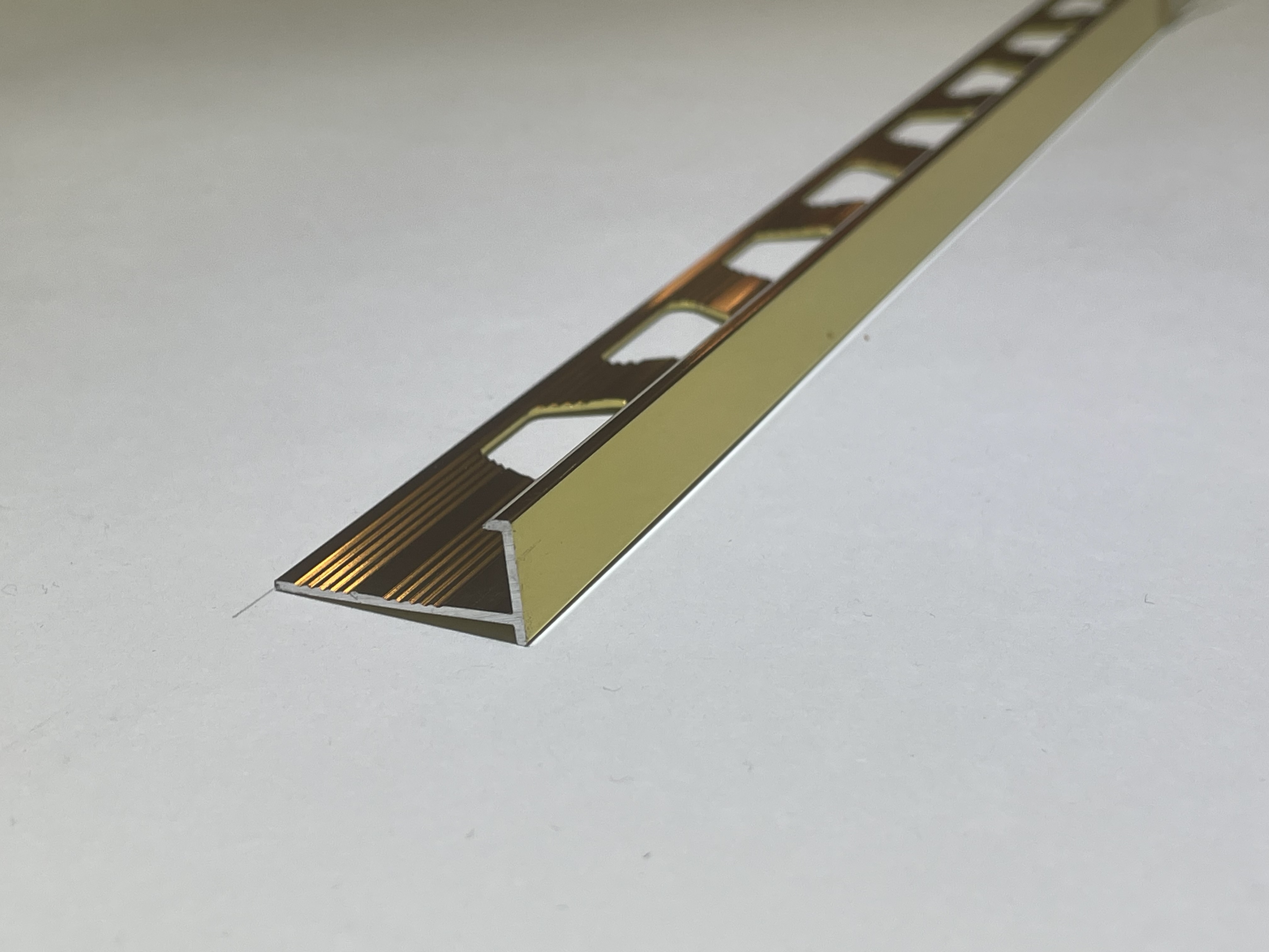 ПО-201 Г-профиль под плитку H= 10 мм, алюминий блестящий, цвет золото глянец, длина 2700 мм