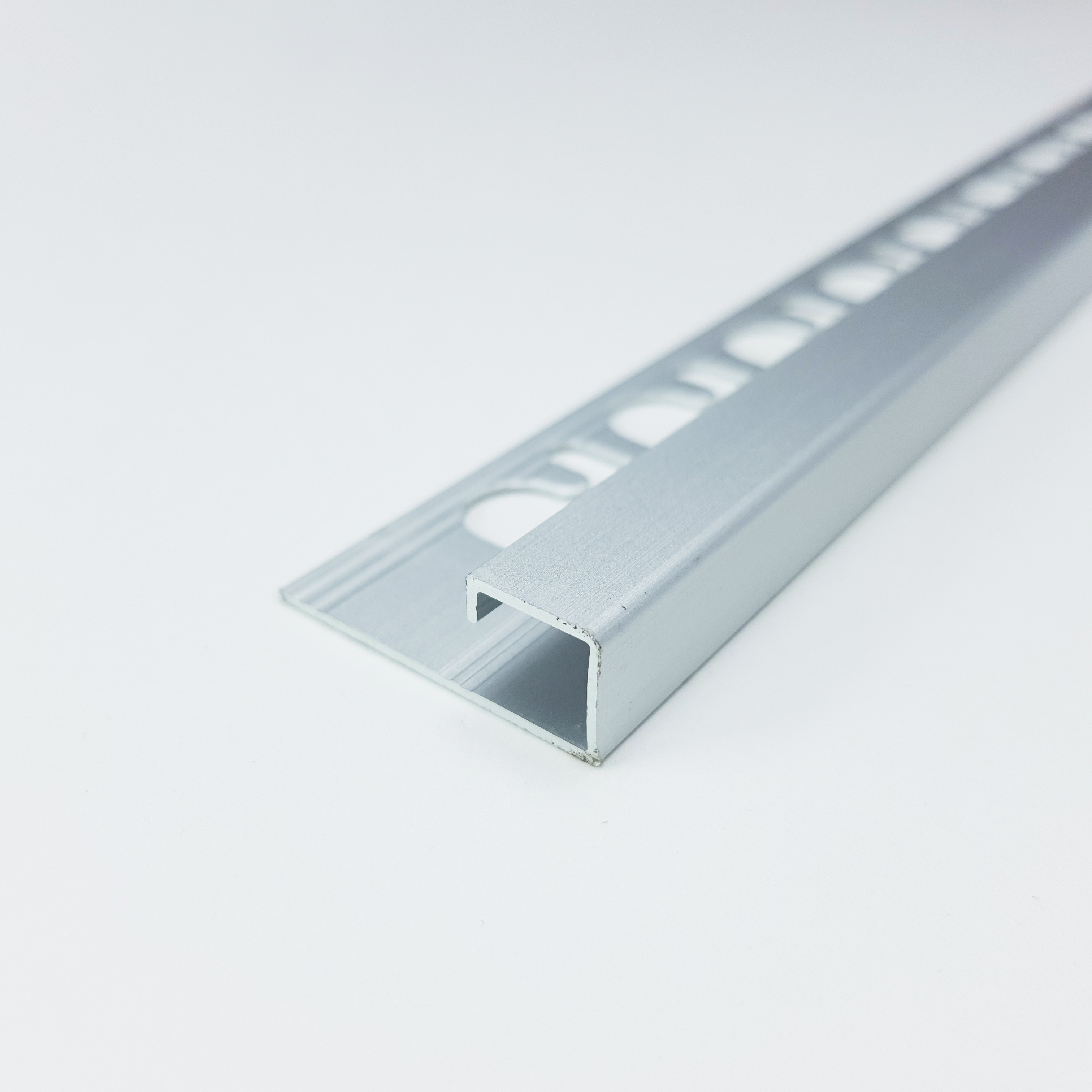 PJQSAA 10 Профиль PROJOLLY SQUARE H= 10 мм, алюминий анодированный, цвет серебро, длина 2700 мм