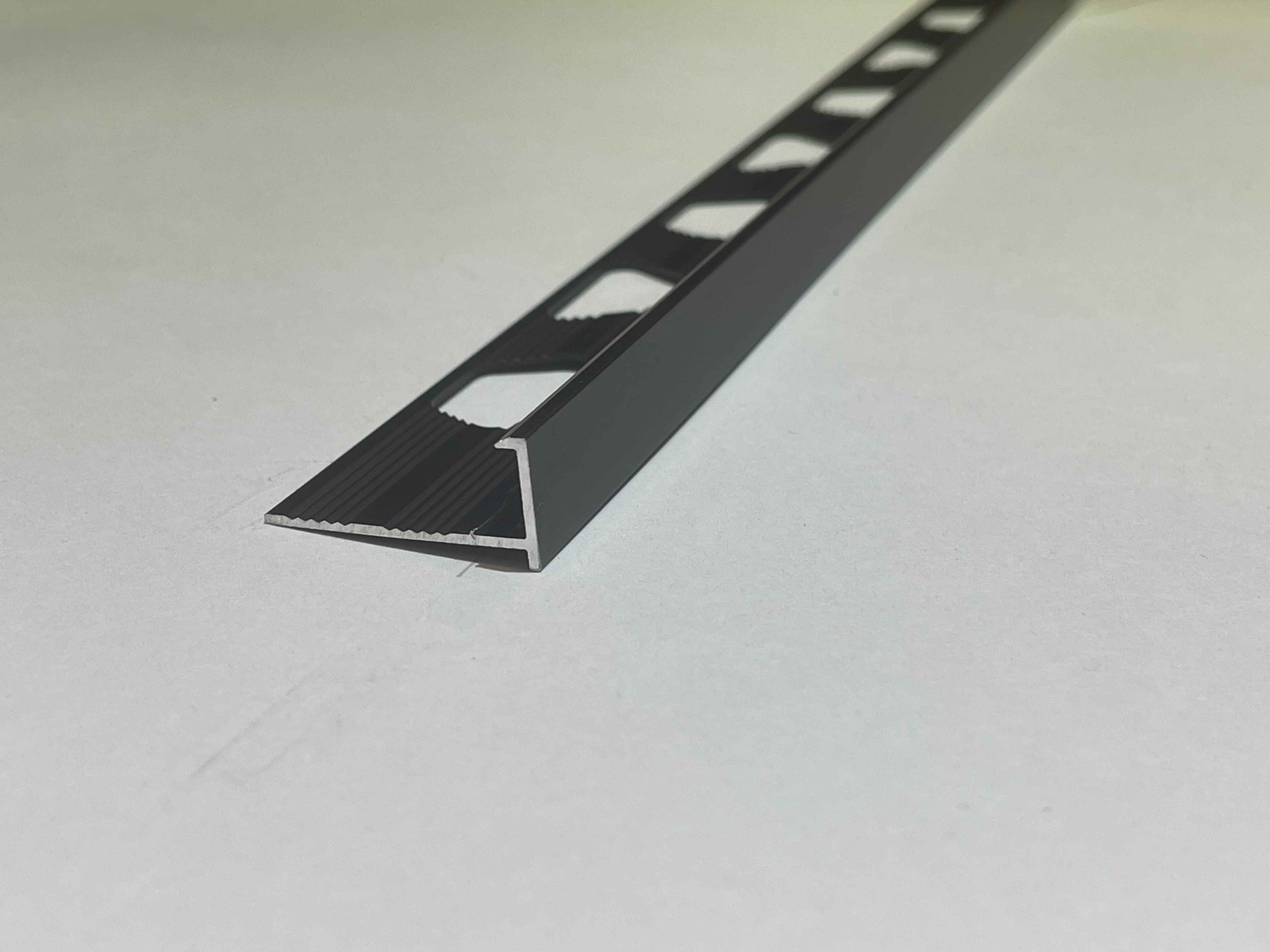 ПО-201 Г-профиль под плитку H= 10 мм, алюминий анодированный, цвет чёрный матовый, длина 2700 мм