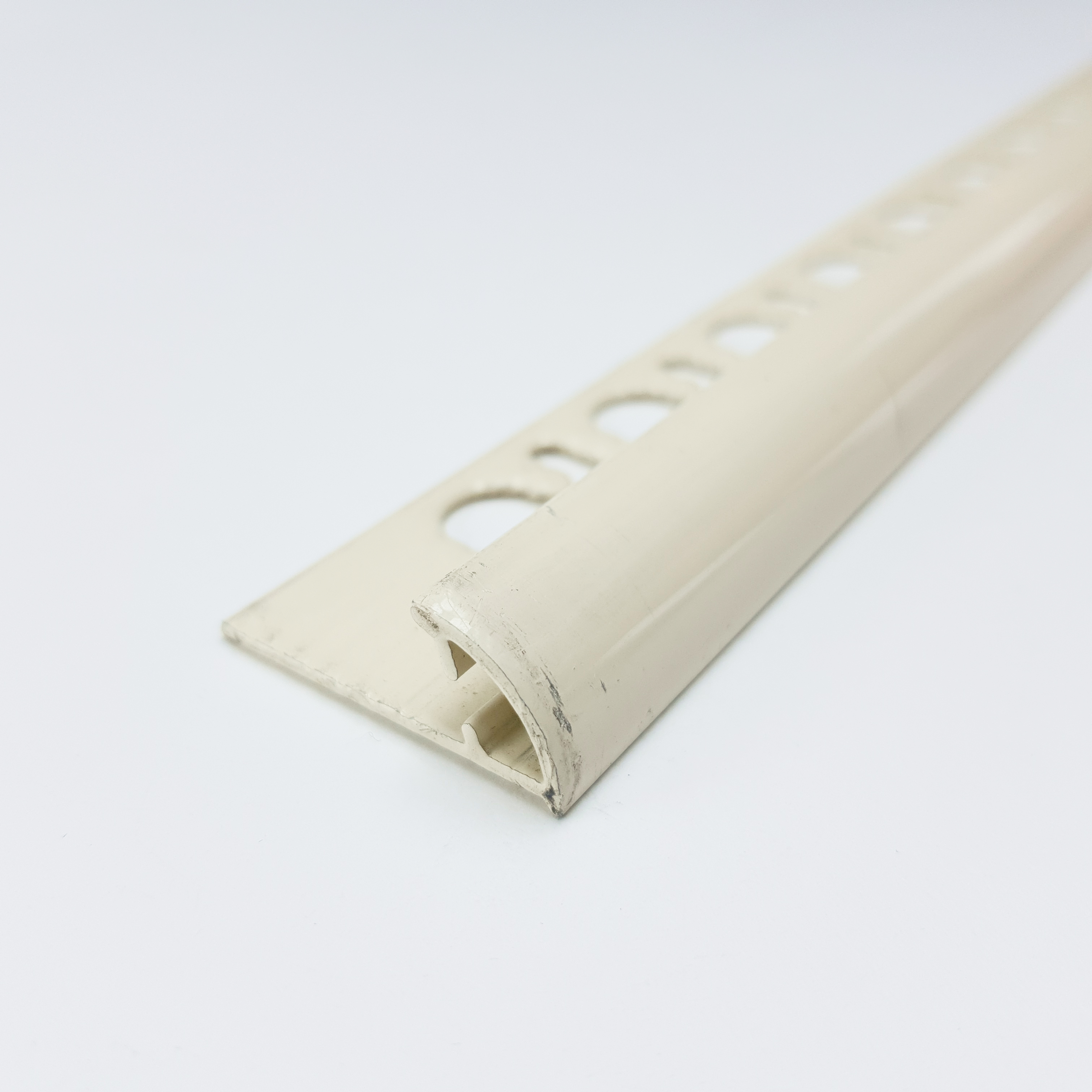 PJA 10-06 Профиль PROJOLLY H= 10 мм, алюминий окрашенный, цвет слоновая кость, длина 2700 мм