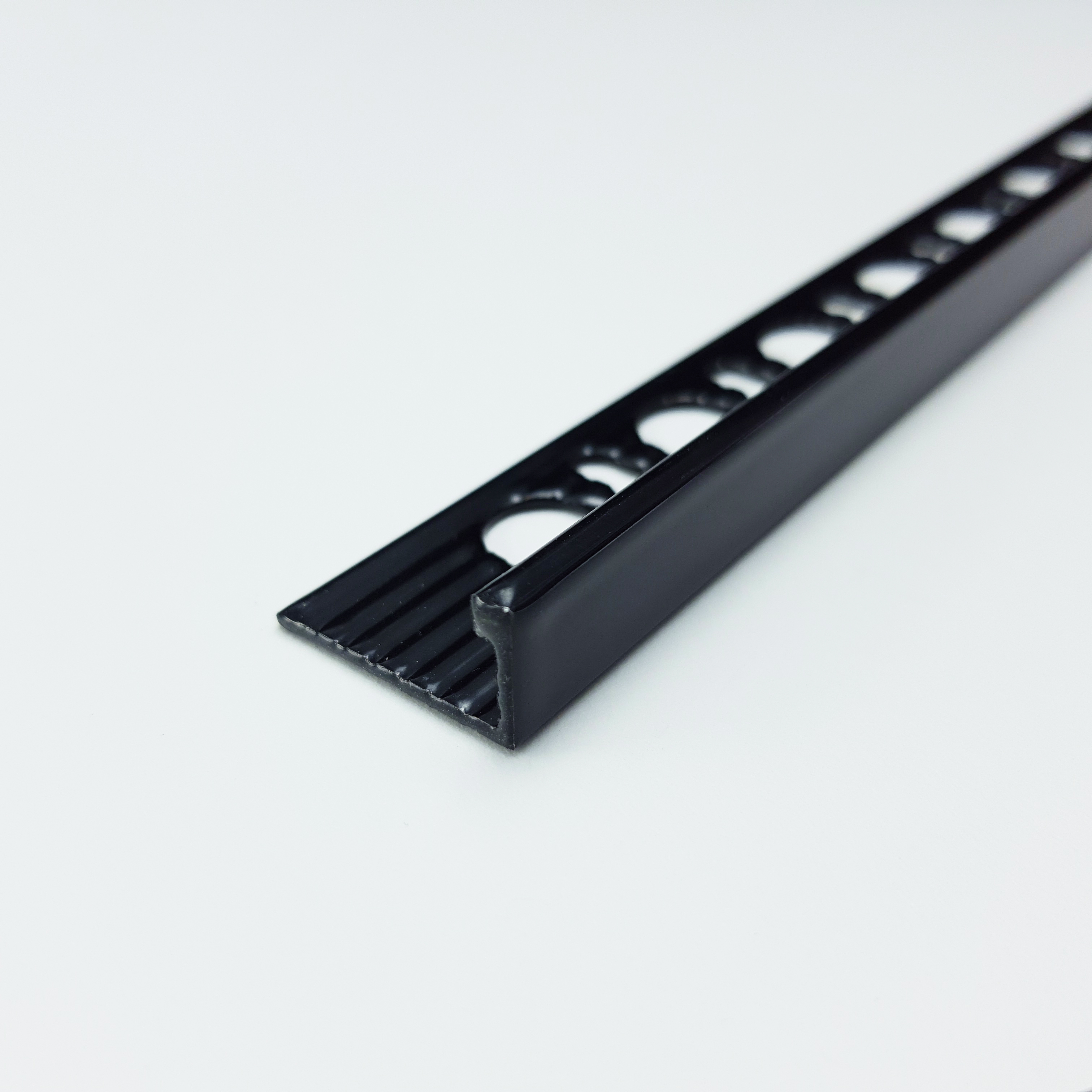 PTA 10-11 L-профиль PROTERMINAL H= 10 мм, алюминий окрашенный, цвет чёрный, длина 2700 мм