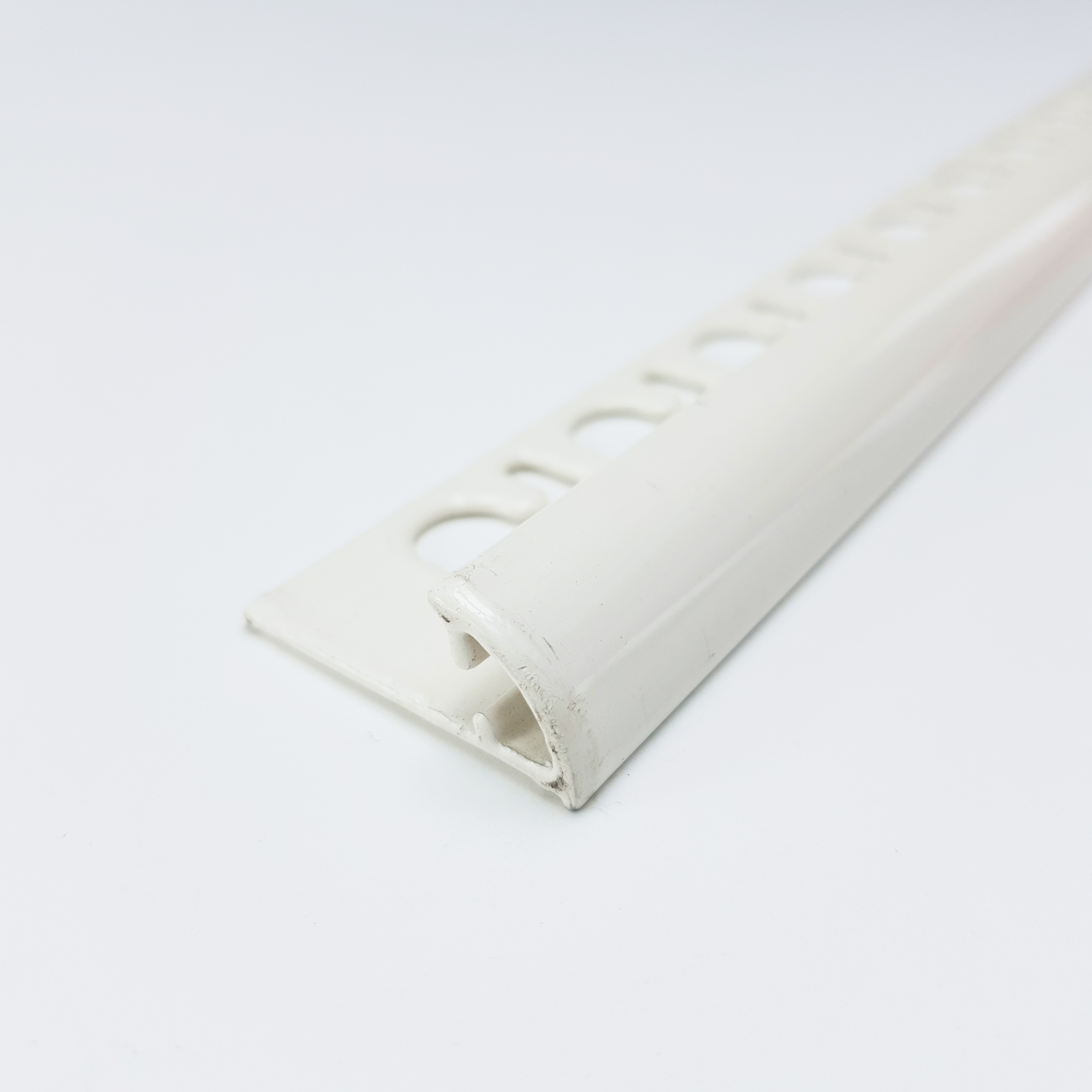 PJA 10-0106 Профиль PROJOLLY H= 10 мм, алюминий окрашенный, цвет былый слоновая кость, длина 2700 мм