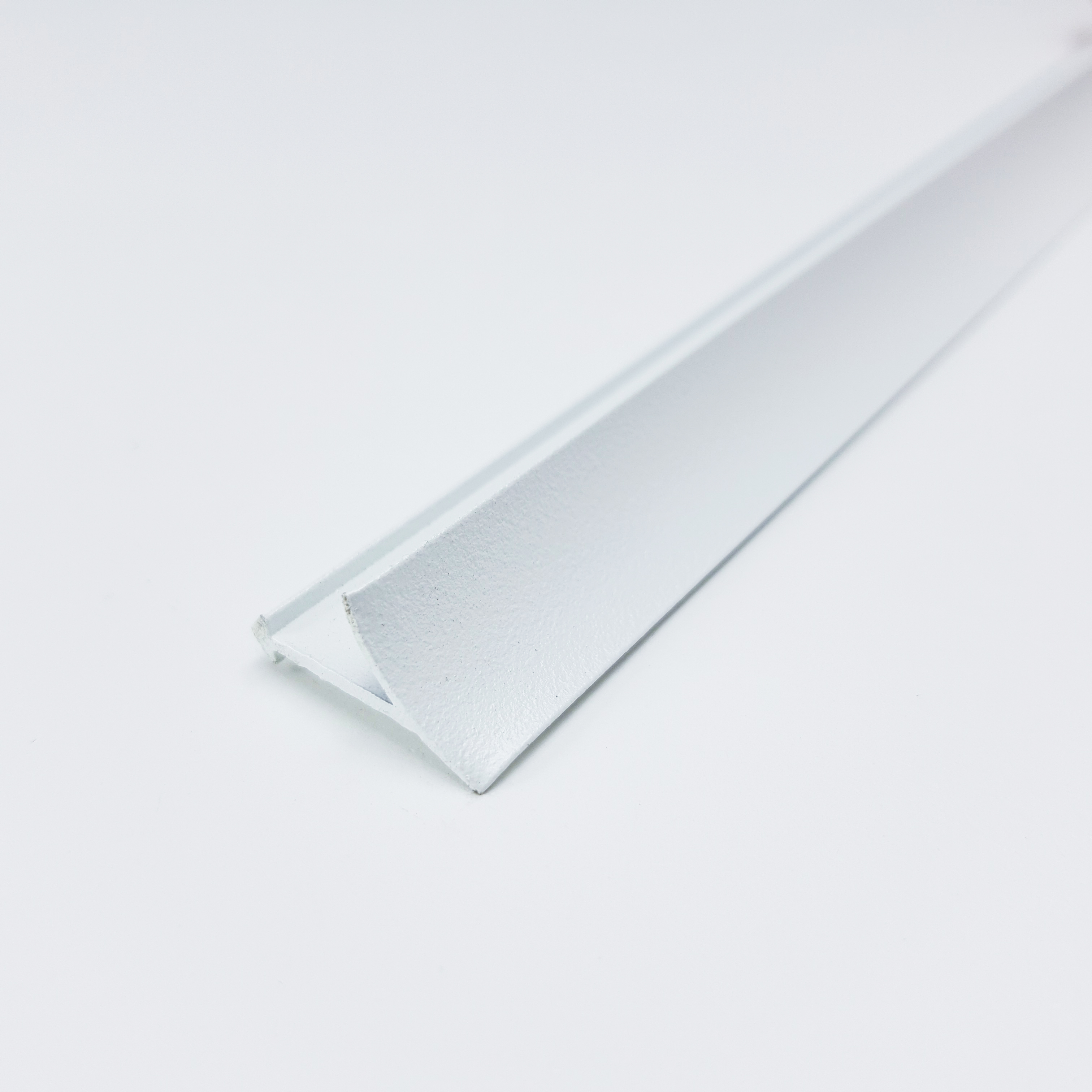 ПК 06-1.2700.16 Профиль для любой пликти (внутр угол), алюминий окрашен, цвет белый, длина 2700 мм