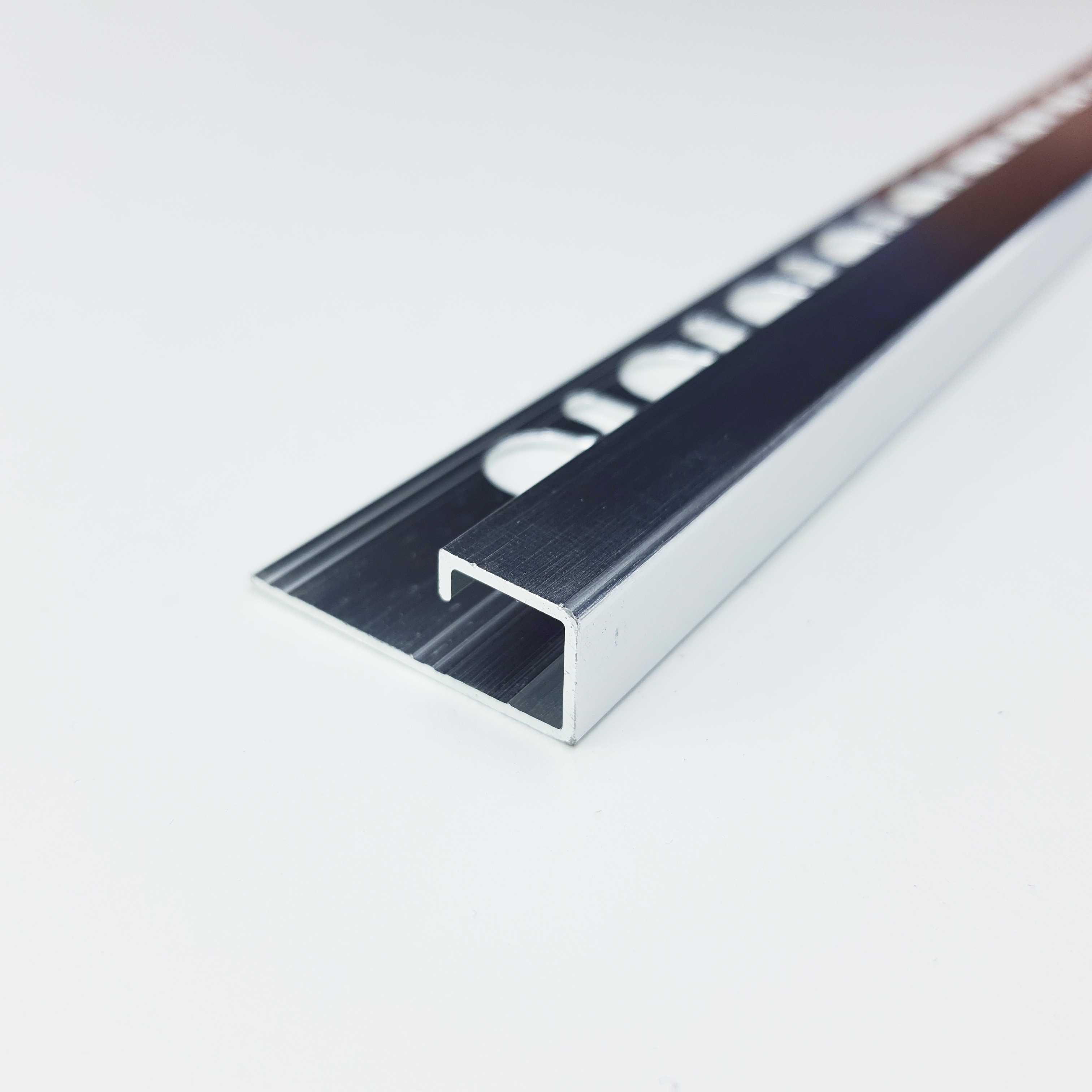 PJQSBS 125 - Профиль PROJOLLY SQUARE H= 12,5 мм, алюминий крацованный, цвет серебро, длина 2700 мм