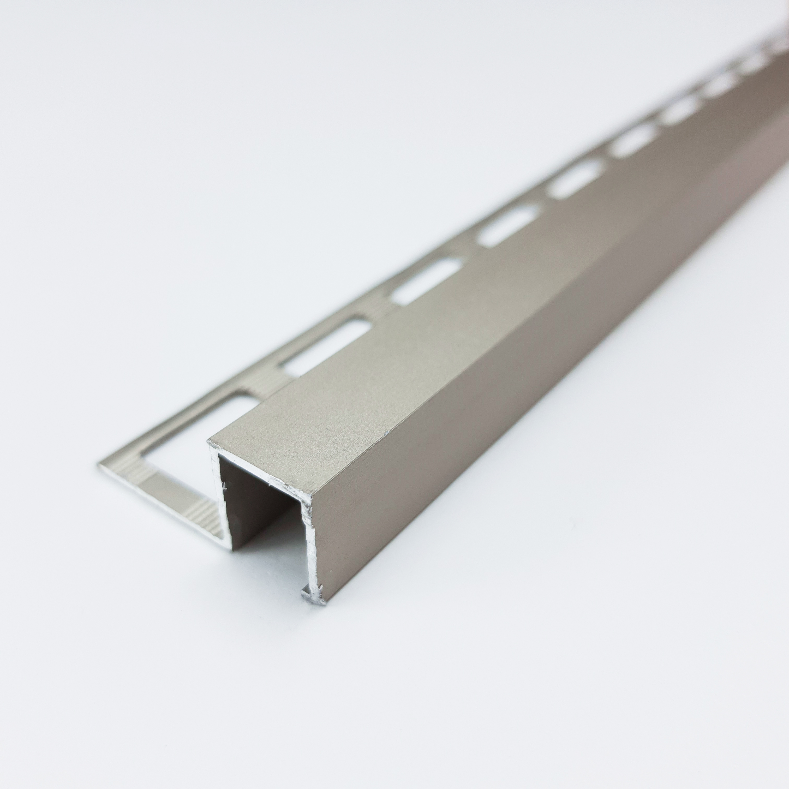 ПК 11-8.2700.042л П-профиль для плитки до 8 мм, алюминий анодированный, цвет шампань, длина 2700 мм