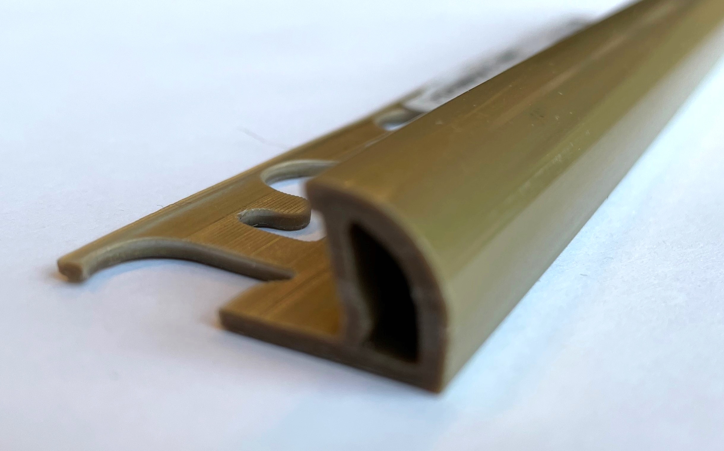 PJ08-13 - Профиль PROJOLLY H= 08 мм, ПВХ окрашенный, цвет золотой, длина 2700 мм