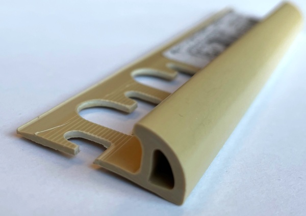 PJ06-04 - Профиль PROJOLLY H= 06 мм, ПВХ окрашенный, цвет светло-бежевый, длина 2700 мм