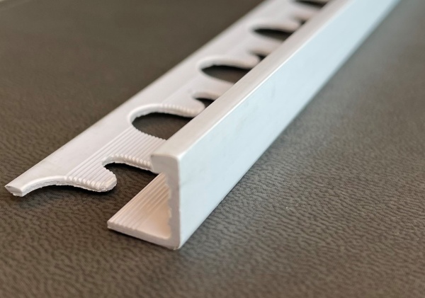 PT 10-01 L-образный профиль PROTERMINAL H= 10 мм, ПВХ окрашенный, цвет белый, длина 2700 мм