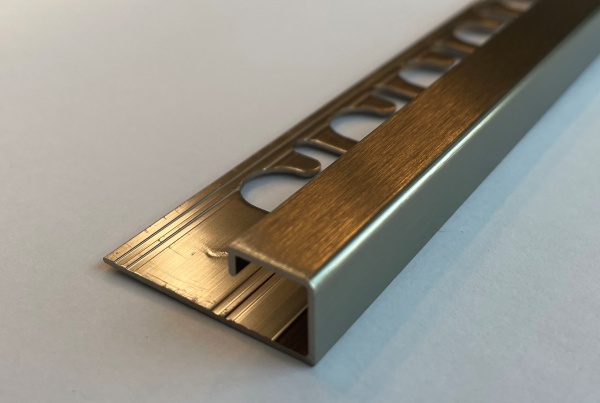 PJQSTS 125 - Профиль PROJOLLY SQUARE H= 12,5 мм, алюминий крацованный, цвет титан, длина 2700 мм