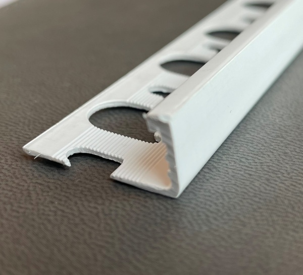 PT 10-08 L-образный профиль PROTERMINAL H= 10 мм, ПВХ окрашенный, цвет голубизна неба, длина 2700 мм