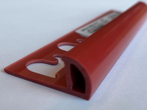PJ06-10 - Профиль PROJOLLY H= 06 мм, ПВХ окрашенный, цвет красный, длина 2700 мм