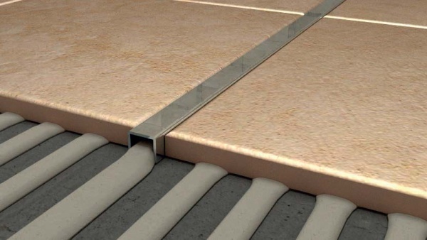 U 20 EM 270 AiSi 430 U-образный профиль 20х20 мм, шлифованная сталь марки AiSi 430, длина 2700 мм