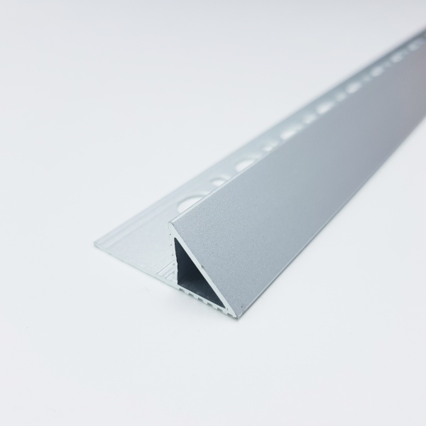 PJTRAA 10 Профиль PROJOLLY TRIANGLE H= 10 мм, алюминий анодированный, цвет серебро, длина 2700 мм