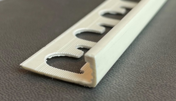 PT 06-06 L-образный профиль PROTERMINAL H= 06 мм, ПВХ окрашенный, цвет слоновая кость, длина 2700 мм